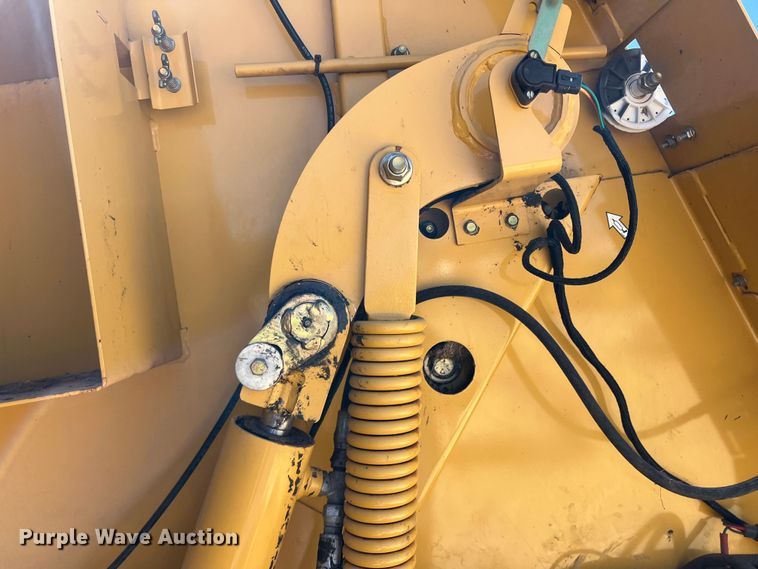 image for item DN3126 2011 Vermeer 604 Super M  round baler