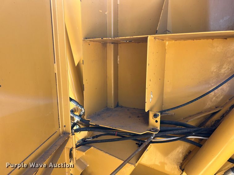 image for item DN3126 2011 Vermeer 604 Super M  round baler