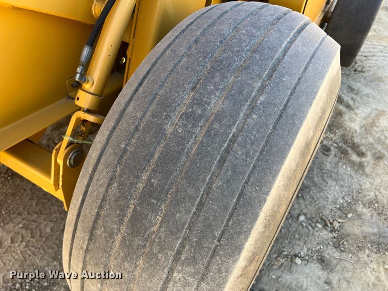 image for item DN3126 2011 Vermeer 604 Super M  round baler