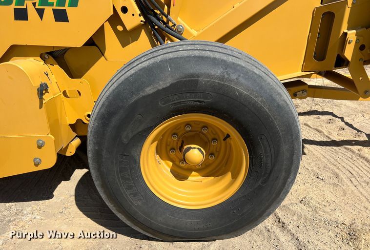 image for item DN3126 2011 Vermeer 604 Super M  round baler