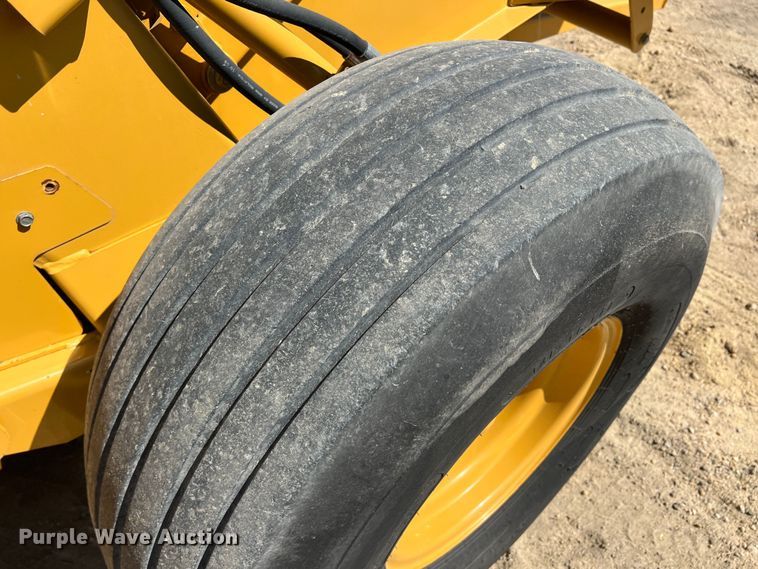 image for item DN3126 2011 Vermeer 604 Super M  round baler