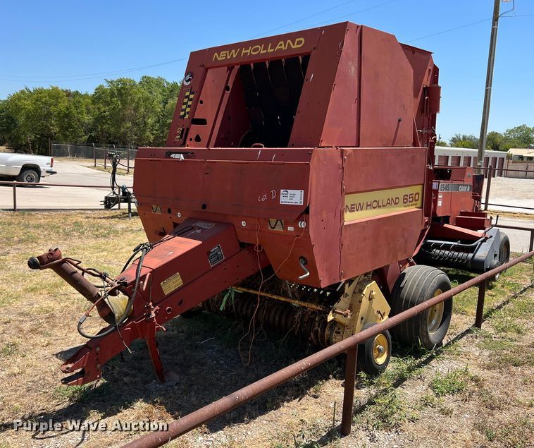image for item DN3128 New Holland 650  round baler