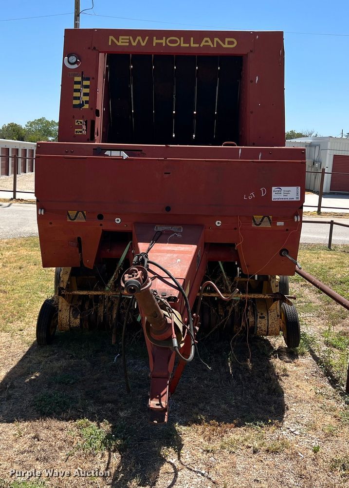 image for item DN3128 New Holland 650  round baler