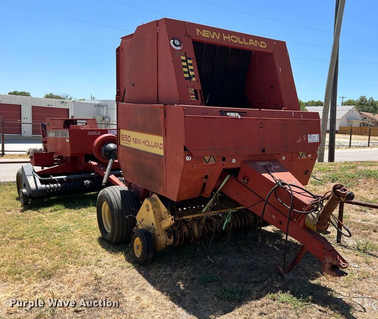 image for item DN3128 New Holland 650  round baler