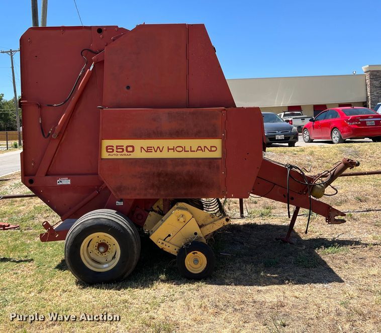 image for item DN3128 New Holland 650  round baler