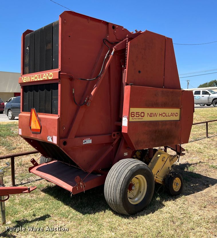 image for item DN3128 New Holland 650  round baler