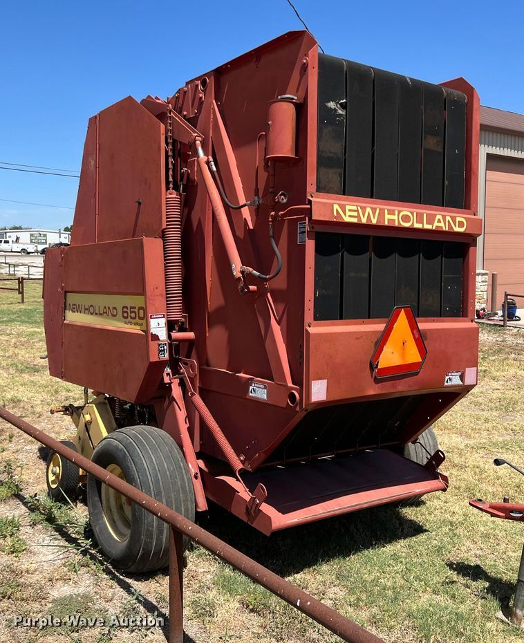 image for item DN3128 New Holland 650  round baler