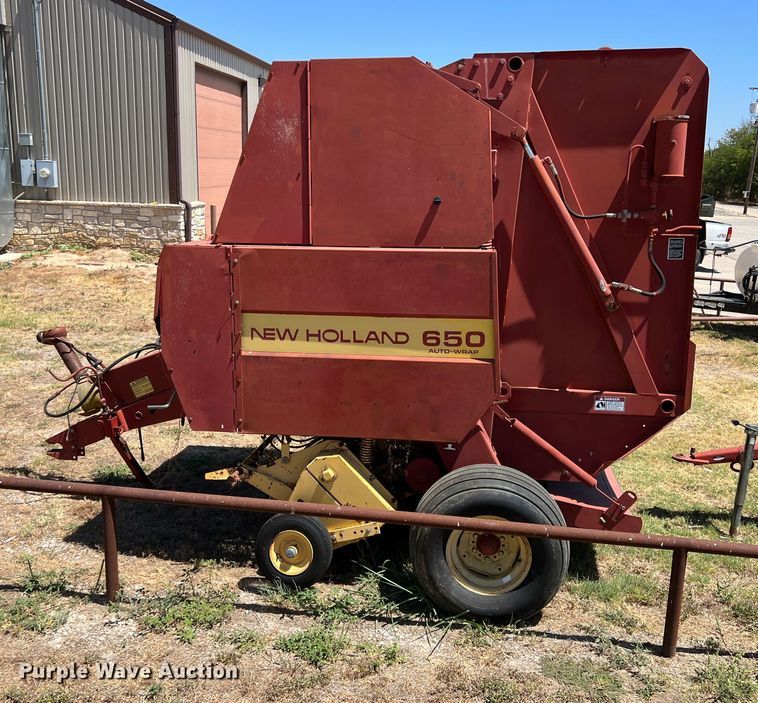 image for item DN3128 New Holland 650  round baler