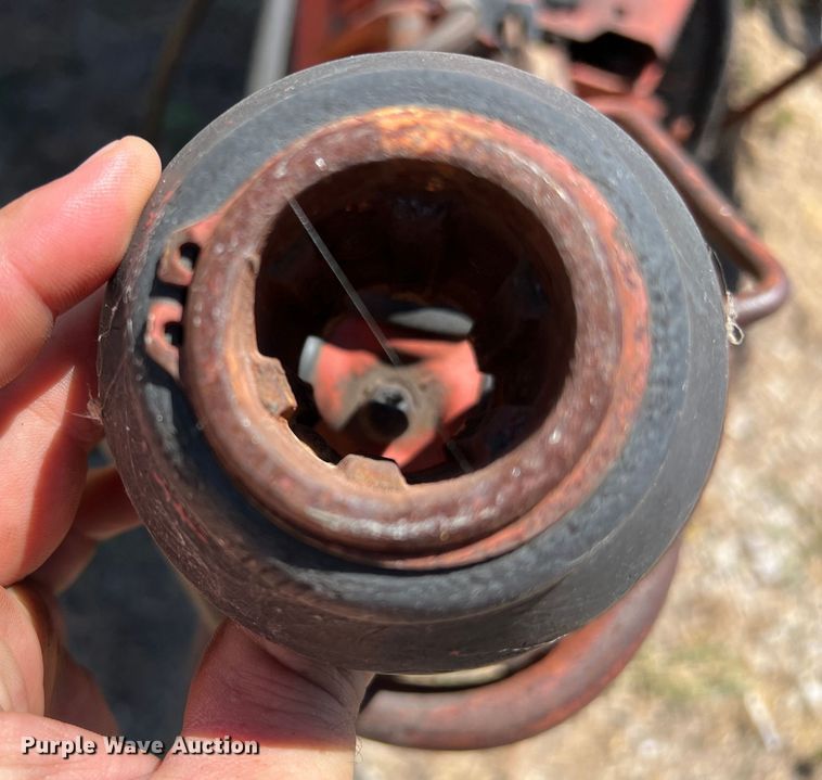 image for item DN3128 New Holland 650  round baler