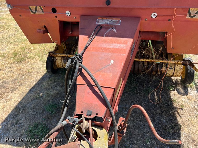 image for item DN3128 New Holland 650  round baler