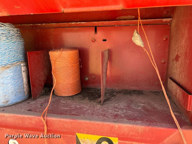 image for item DN3128 New Holland 650  round baler