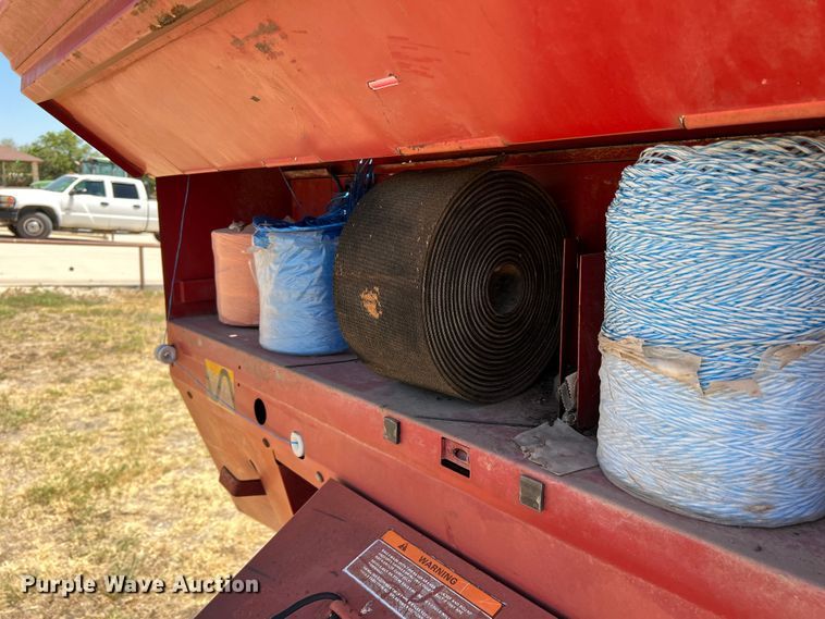 image for item DN3128 New Holland 650  round baler