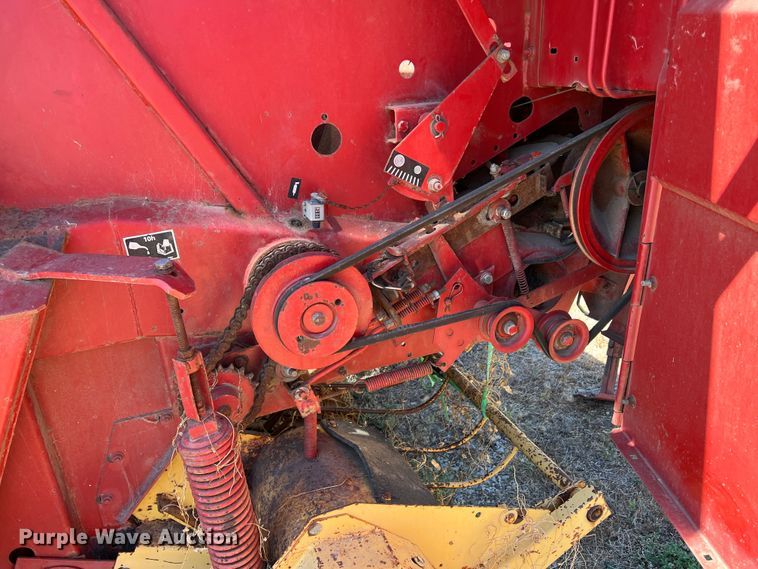 image for item DN3128 New Holland 650  round baler