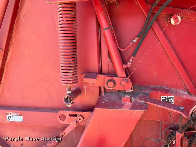 image for item DN3128 New Holland 650  round baler