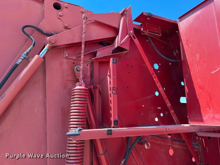 image for item DN3128 New Holland 650  round baler