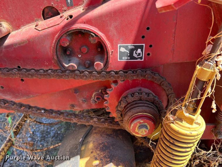 image for item DN3128 New Holland 650  round baler