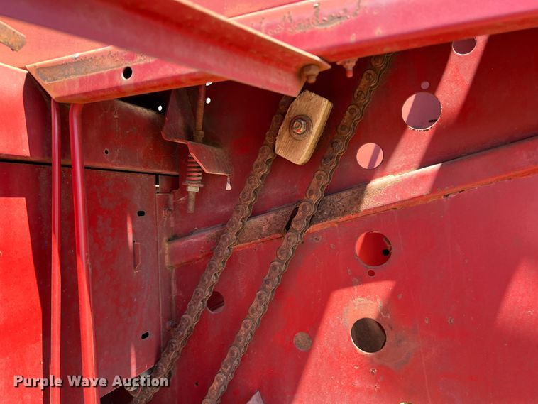 image for item DN3128 New Holland 650  round baler