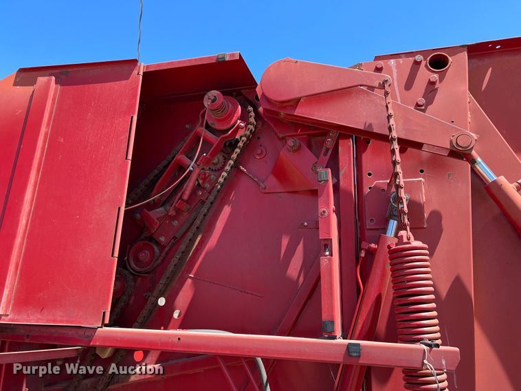 image for item DN3128 New Holland 650  round baler