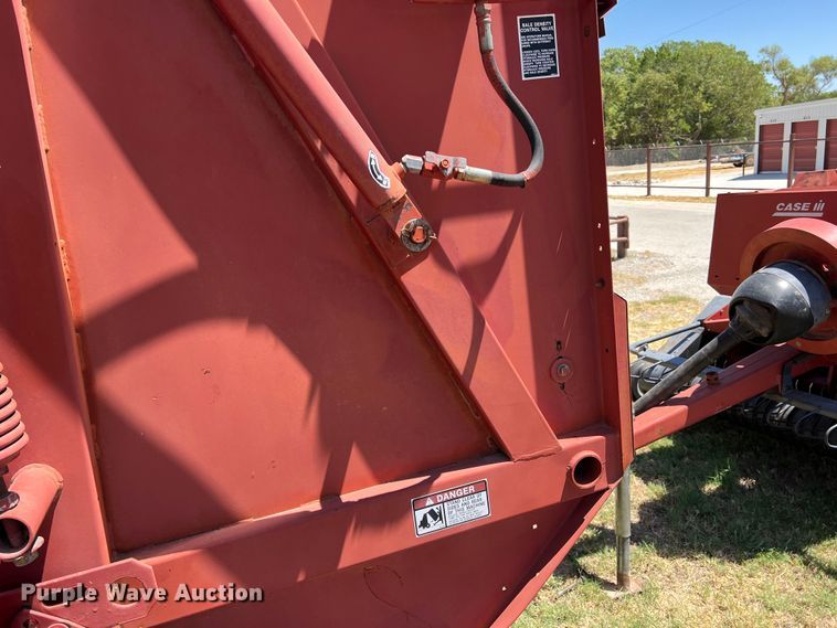 image for item DN3128 New Holland 650  round baler