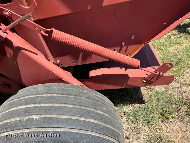 image for item DN3128 New Holland 650  round baler