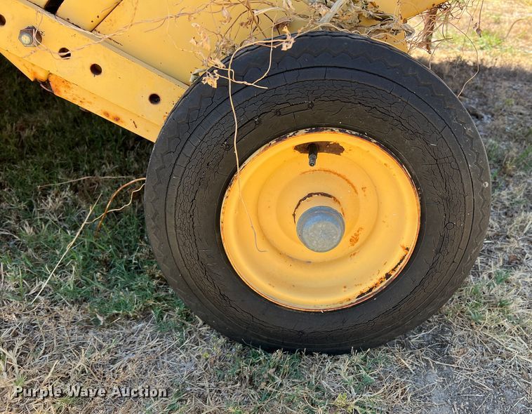 image for item DN3128 New Holland 650  round baler