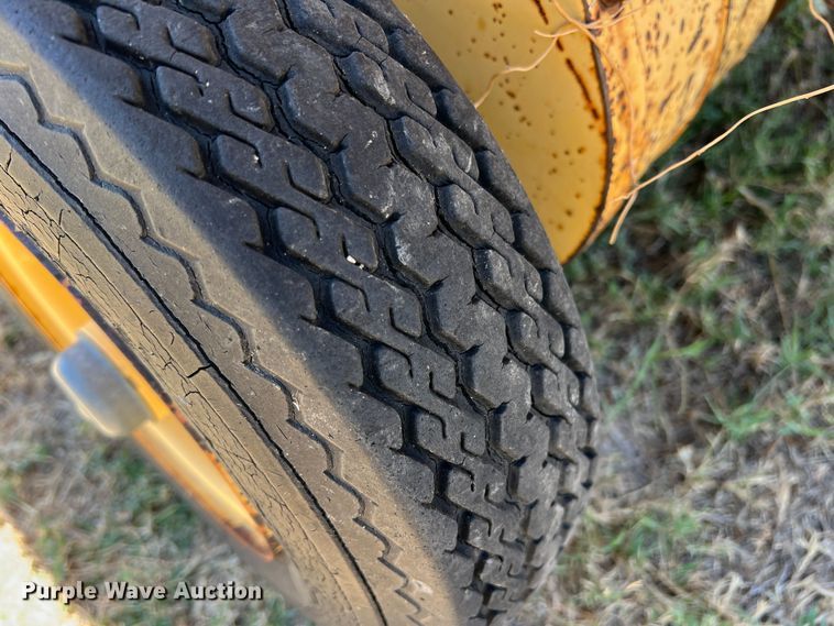 image for item DN3128 New Holland 650  round baler