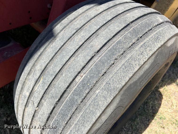 image for item DN3128 New Holland 650  round baler