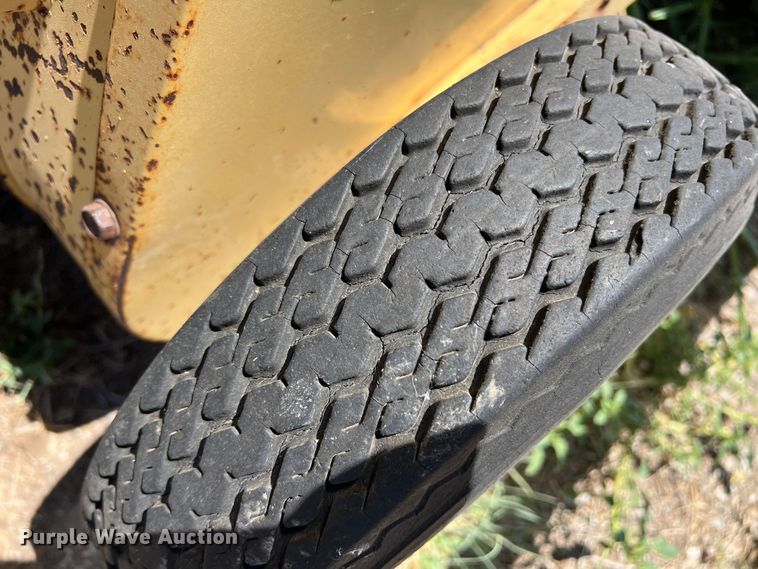 image for item DN3128 New Holland 650  round baler