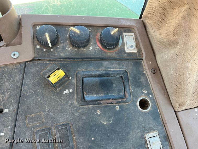 image for item DN3130 1997 John Deere 7810  MFWD tractor