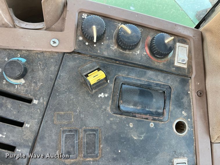 image for item DN3130 1997 John Deere 7810  MFWD tractor