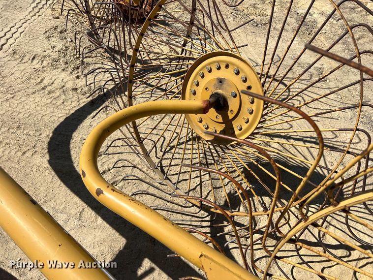 image for item DN3131 Vermeer WR20  hay rake