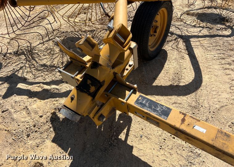 image for item DN3131 Vermeer WR20  hay rake
