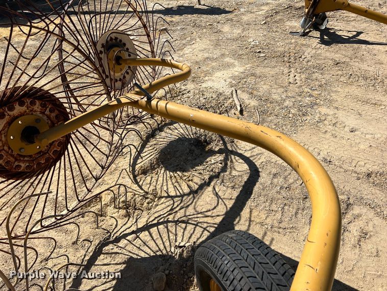 image for item DN3131 Vermeer WR20  hay rake