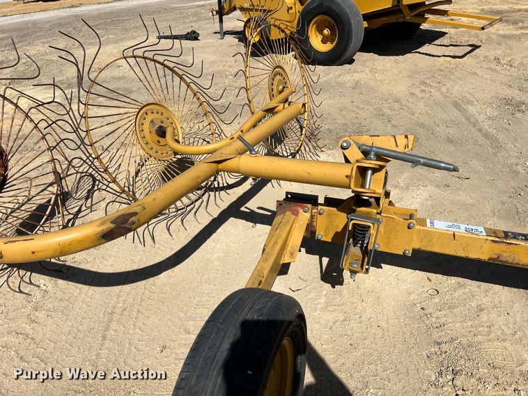 image for item DN3131 Vermeer WR20  hay rake