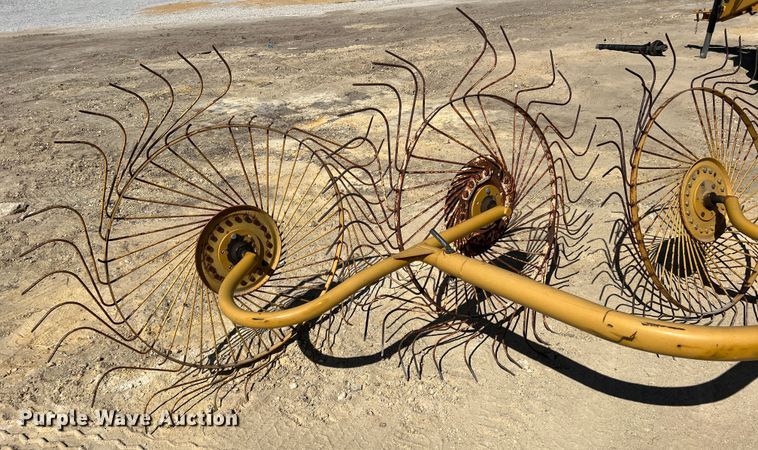 image for item DN3131 Vermeer WR20  hay rake