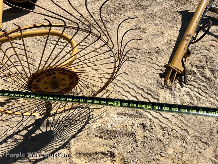 image for item DN3131 Vermeer WR20  hay rake