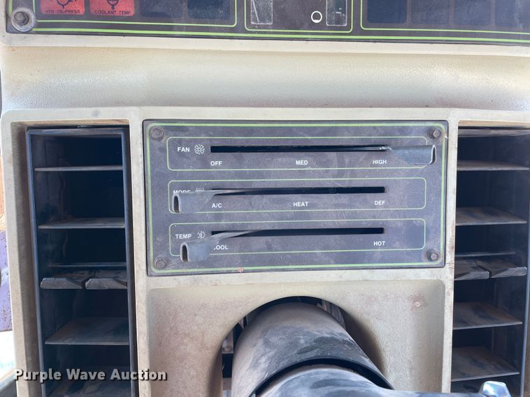 image for item DN4740 1985 Steiger Cougar KR-1280  4WD tractor