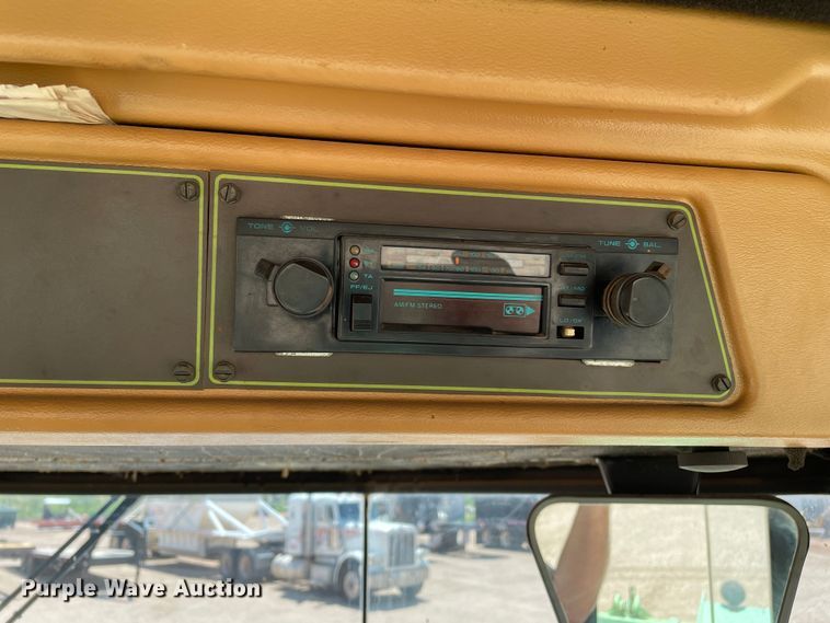 image for item DN4740 1985 Steiger Cougar KR-1280  4WD tractor