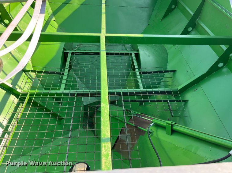 image for item DP2049 2008 J&M 1000  grain cart