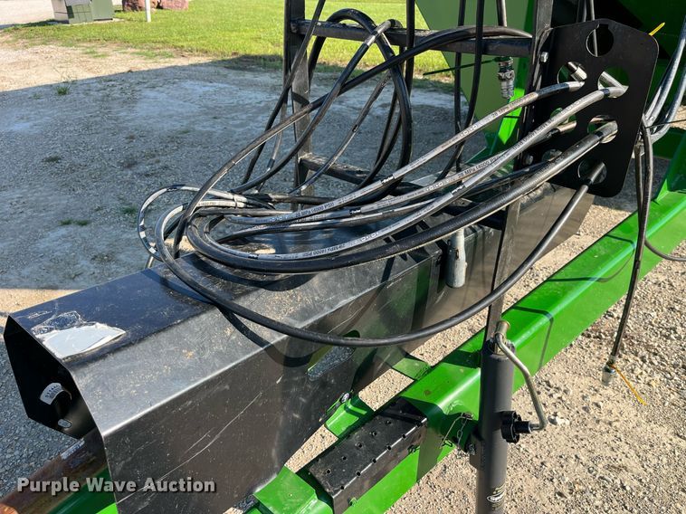 image for item DP2049 2008 J&M 1000  grain cart