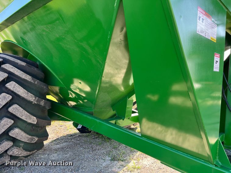 image for item DP2049 2008 J&M 1000  grain cart