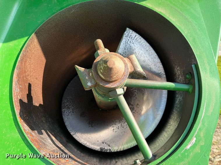 image for item DP2049 2008 J&M 1000  grain cart