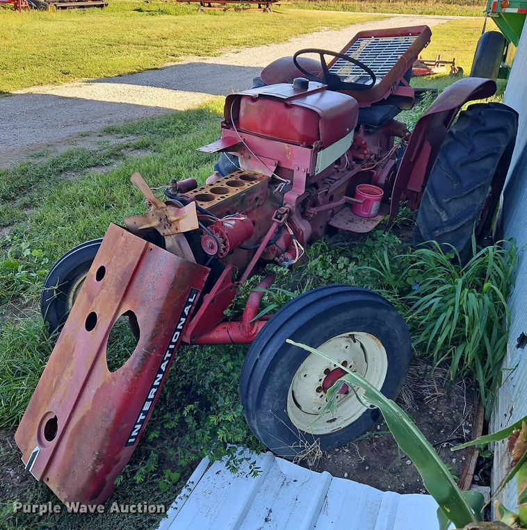 image for item DP2326 International 424  tractor