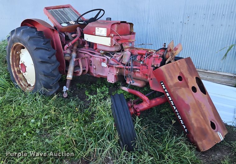 image for item DP2326 International 424  tractor