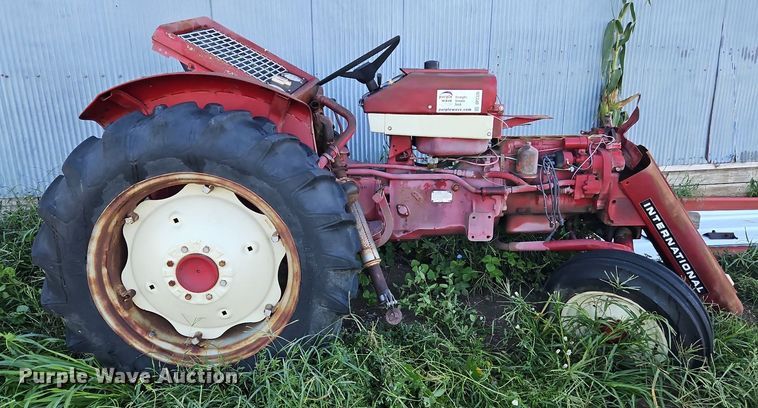 image for item DP2326 International 424  tractor