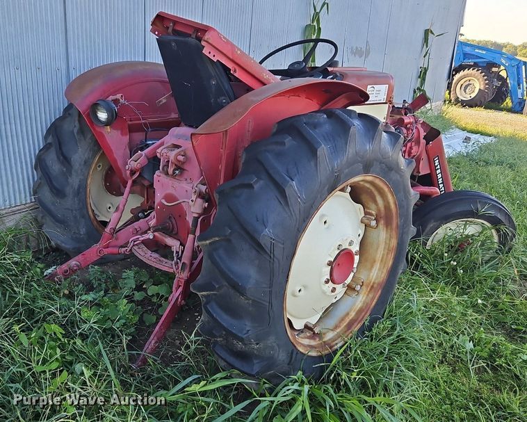 image for item DP2326 International 424  tractor