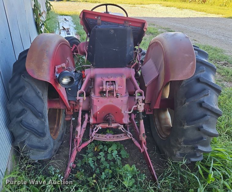 image for item DP2326 International 424  tractor