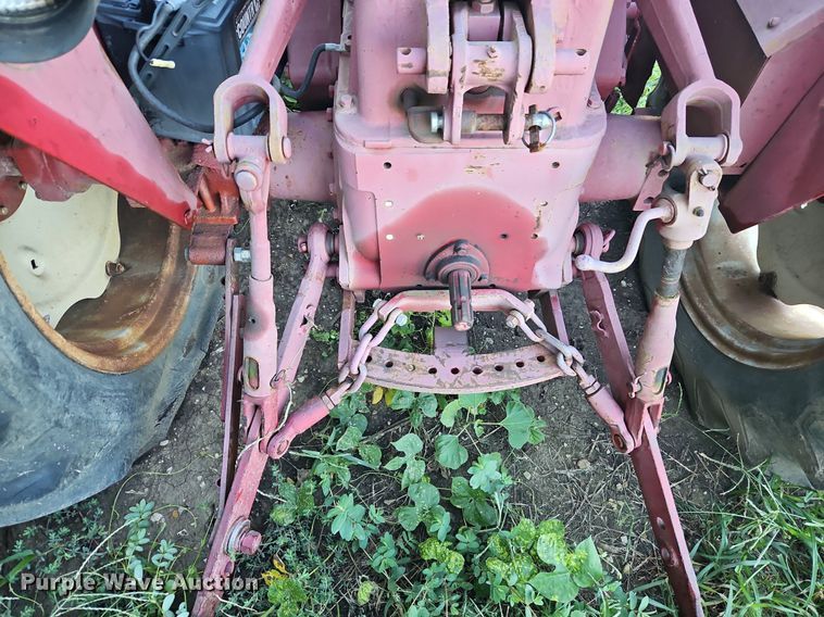 image for item DP2326 International 424  tractor