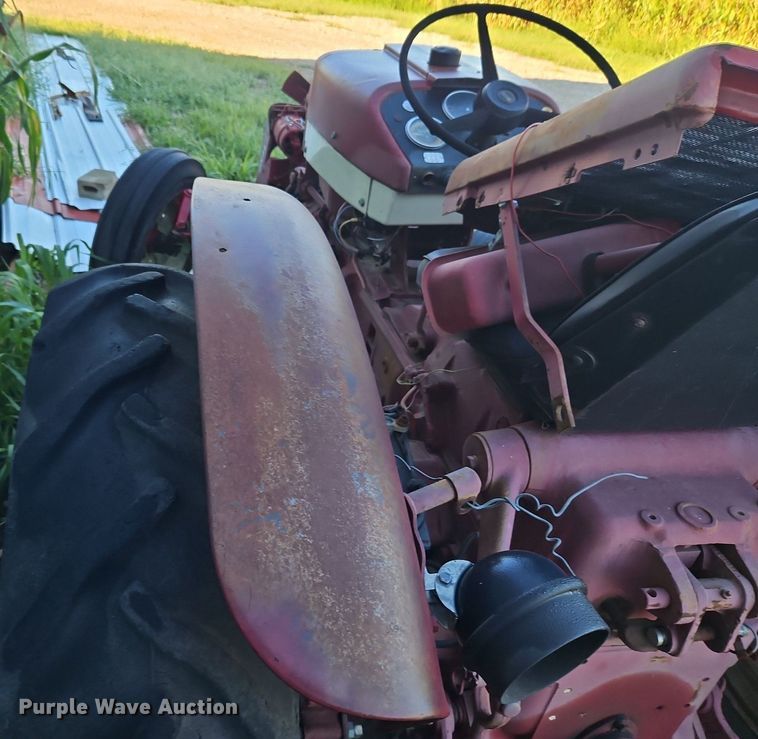 image for item DP2326 International 424  tractor