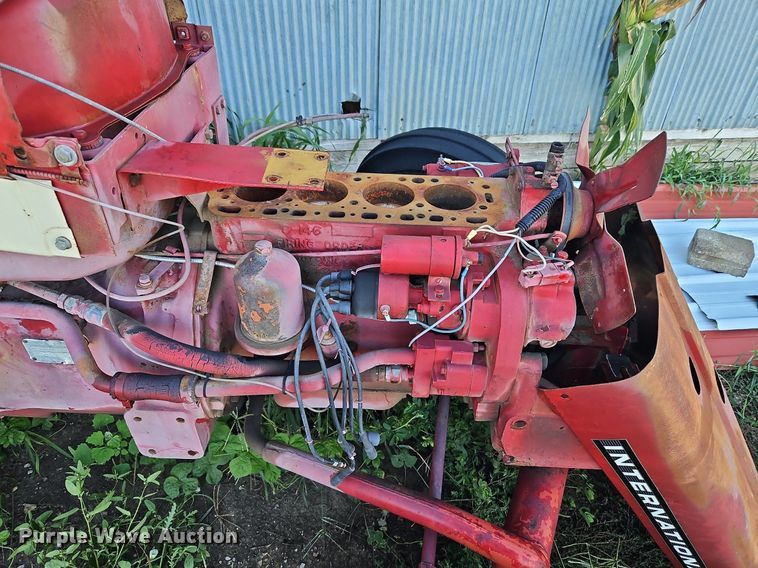 image for item DP2326 International 424  tractor